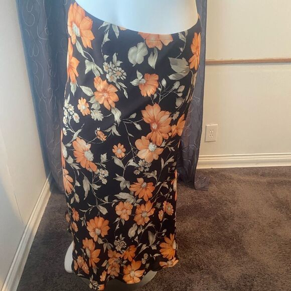 Jones New York Signature Silk Brown/Orange floral skirt, size 2X - Picture 2 of 5